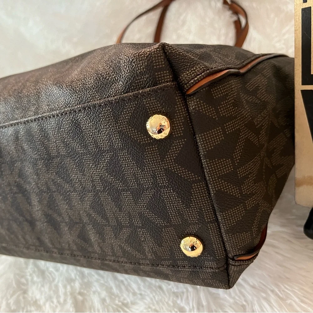 Michael Kors large Harper East West Signature Tote Handbag - LIKE NEW!